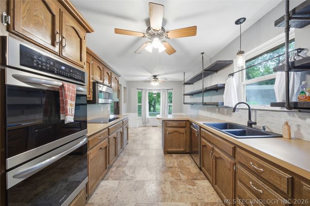 1416 S Chestnut Avenue, Broken Arrow, OK 74012