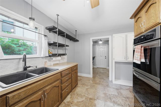 1416 S Chestnut Avenue, Broken Arrow, OK 74012