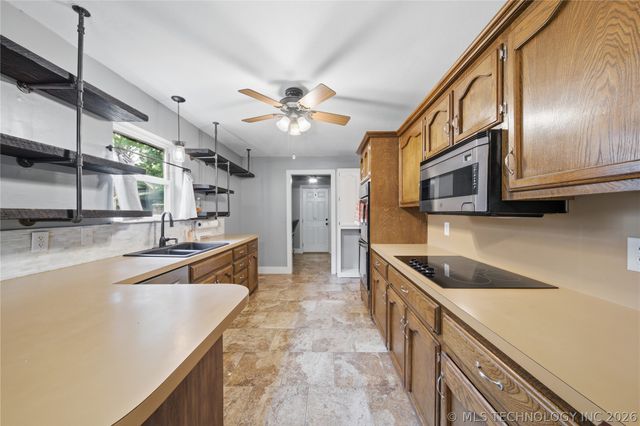 1416 S Chestnut Avenue, Broken Arrow, OK 74012