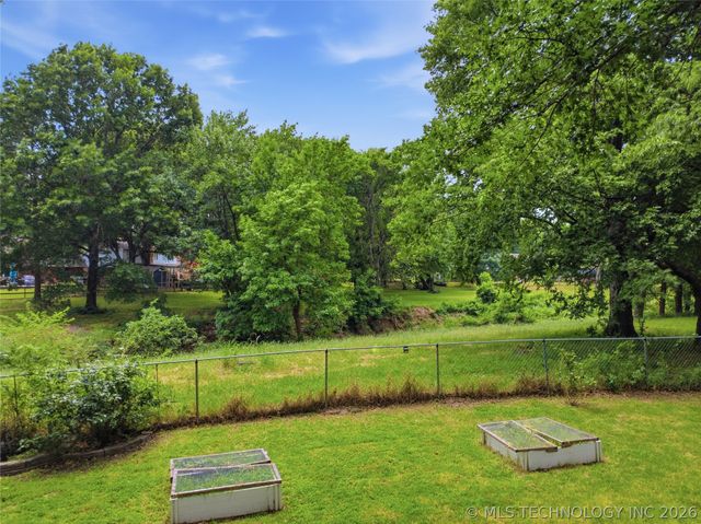 1416 S Chestnut Avenue, Broken Arrow, OK 74012