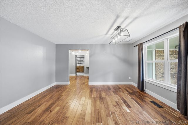 1416 S Chestnut Avenue, Broken Arrow, OK 74012