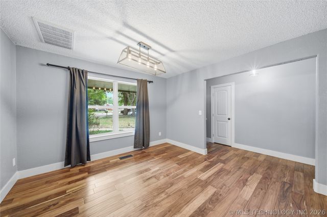 1416 S Chestnut Avenue, Broken Arrow, OK 74012