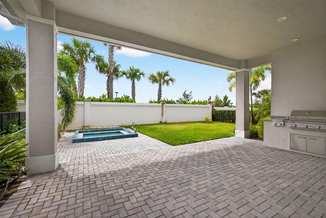 9901 Regency Way, Palm Beach Gardens, FL 33412