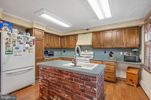 48 HELEN AVE, Maple Shade, NJ 08052