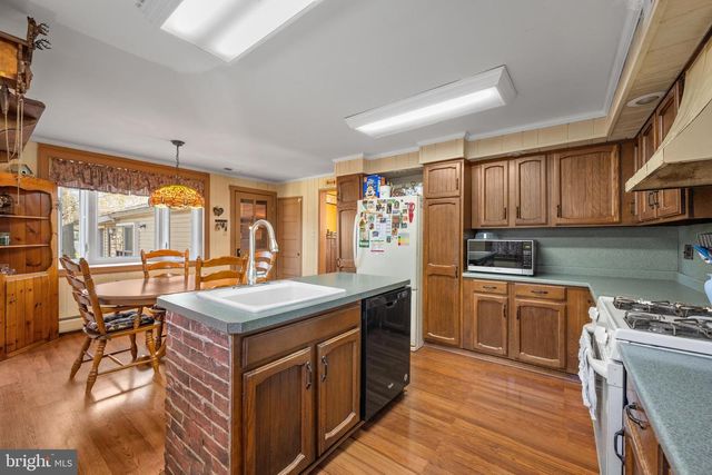 48 HELEN AVE, Maple Shade, NJ 08052