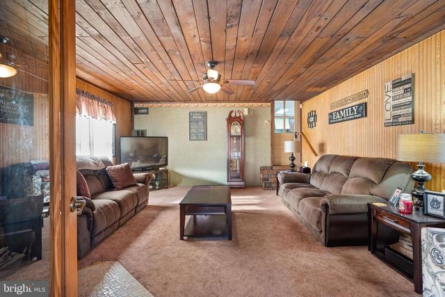 48 HELEN AVE, Maple Shade, NJ 08052
