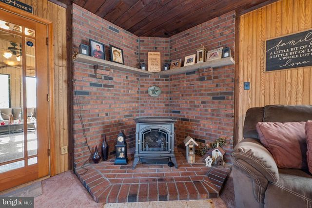 48 HELEN AVE, Maple Shade, NJ 08052