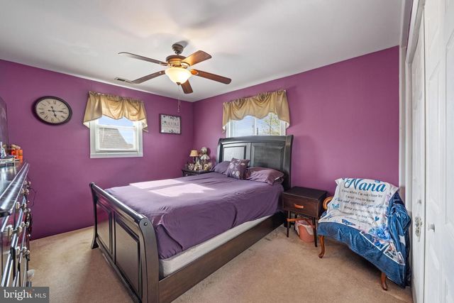 48 HELEN AVE, Maple Shade, NJ 08052