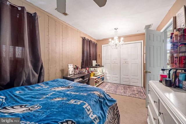 48 HELEN AVE, Maple Shade, NJ 08052