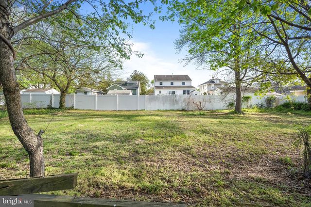 48 HELEN AVE, Maple Shade, NJ 08052