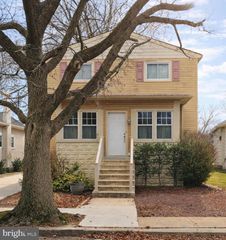 48 HELEN AVE, Maple Shade, NJ 08052