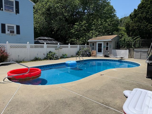 3 Walnut Knolls, Canton, MA 02021