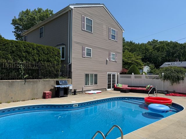 3 Walnut Knolls, Canton, MA 02021