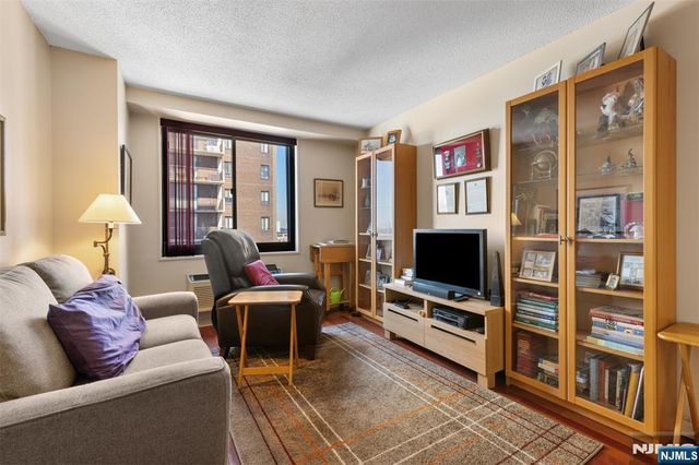 151 Prospect Avenue 9D, Hackensack, NJ 07601