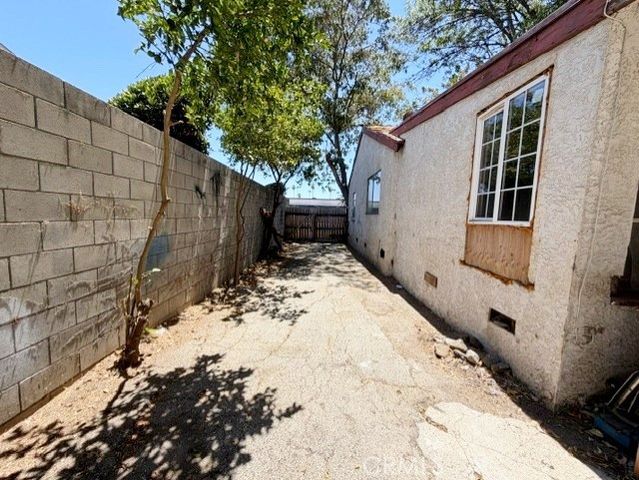15741 Wyandotte Street, Van Nuys, CA 91406