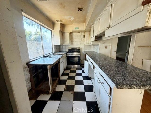 15741 Wyandotte Street, Van Nuys, CA 91406