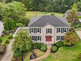 674 Meadowbrook Rd, Penn Twp, PA 15085