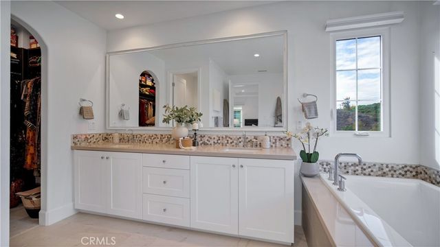 343 Paradiso, Irvine, CA 92602