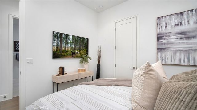 343 Paradiso, Irvine, CA 92602