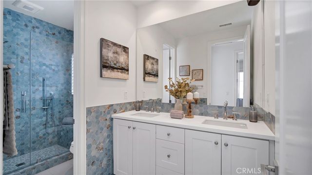 343 Paradiso, Irvine, CA 92602