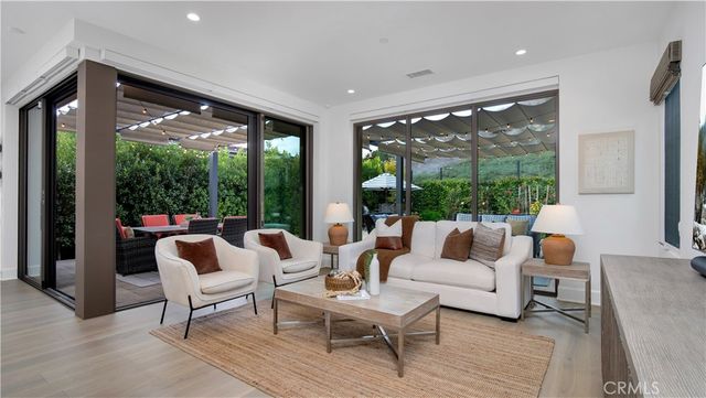 343 Paradiso, Irvine, CA 92602