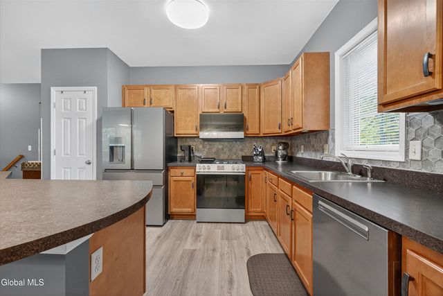 18 Amber Lane, Moreau, NY 12828