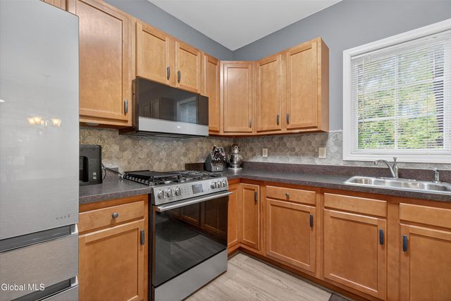 18 Amber Lane, Moreau, NY 12828