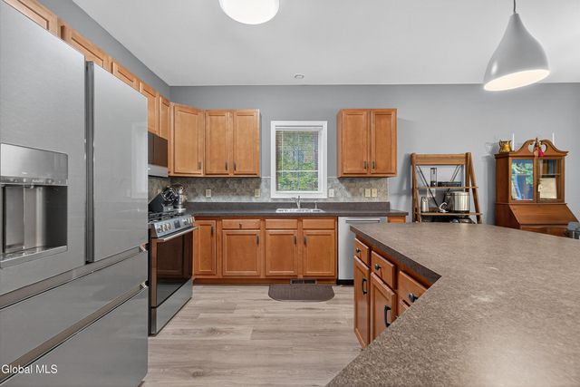 18 Amber Lane, Moreau, NY 12828