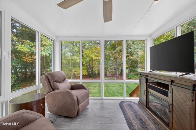 18 Amber Lane, Moreau, NY 12828