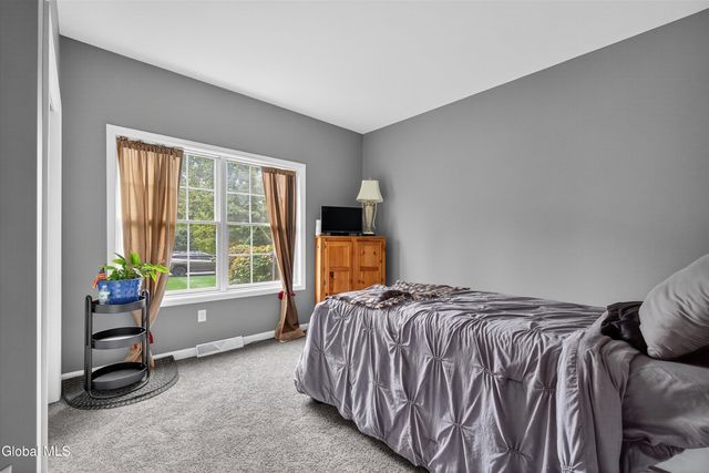 18 Amber Lane, Moreau, NY 12828