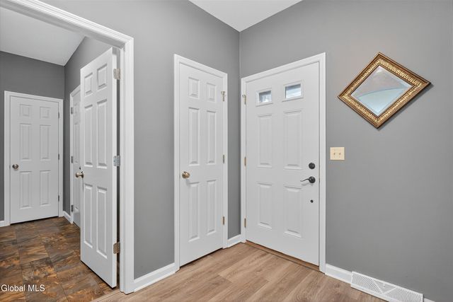 18 Amber Lane, Moreau, NY 12828