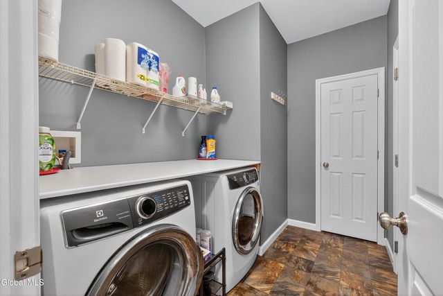 18 Amber Lane, Moreau, NY 12828