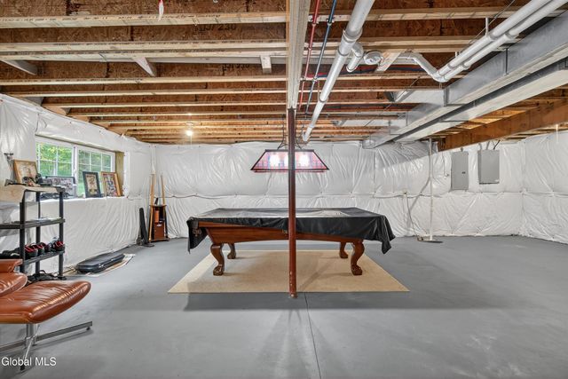 18 Amber Lane, Moreau, NY 12828