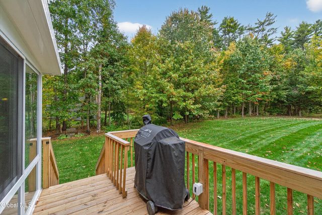 18 Amber Lane, Moreau, NY 12828