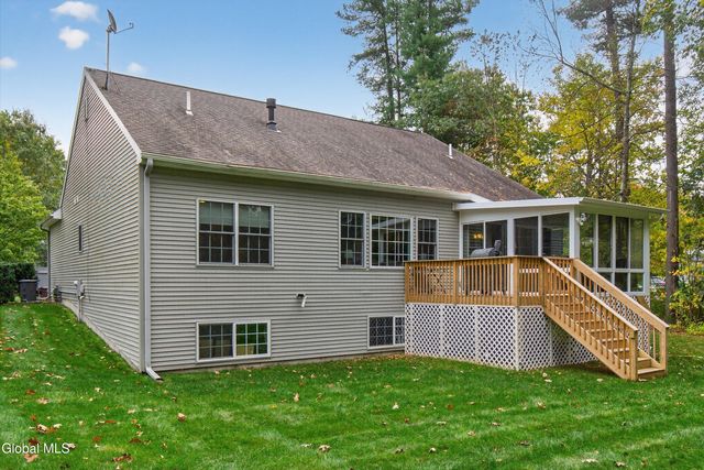 18 Amber Lane, Moreau, NY 12828