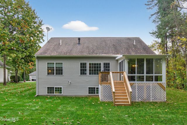 18 Amber Lane, Moreau, NY 12828