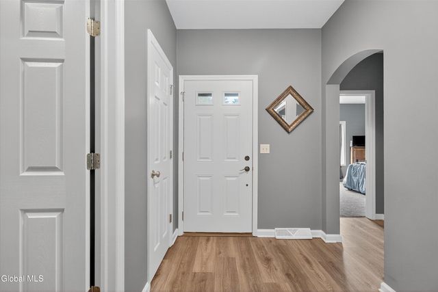 18 Amber Lane, Moreau, NY 12828