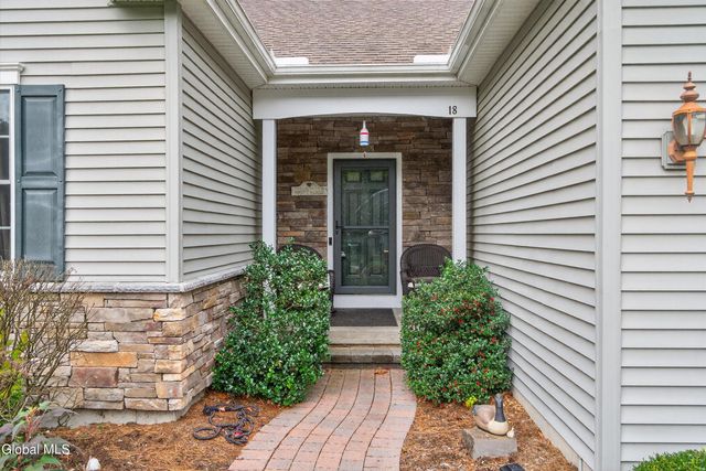 18 Amber Lane, Moreau, NY 12828