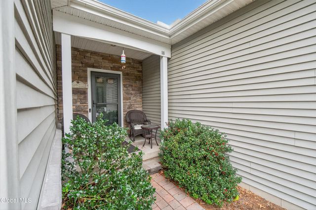 18 Amber Lane, Moreau, NY 12828