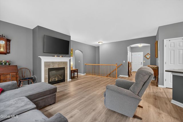 18 Amber Lane, Moreau, NY 12828