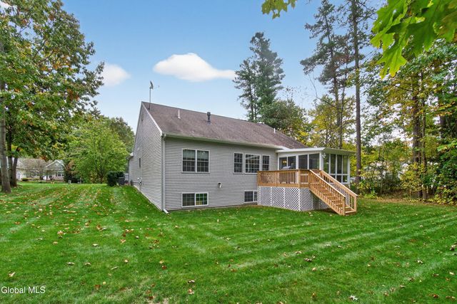 18 Amber Lane, Moreau, NY 12828