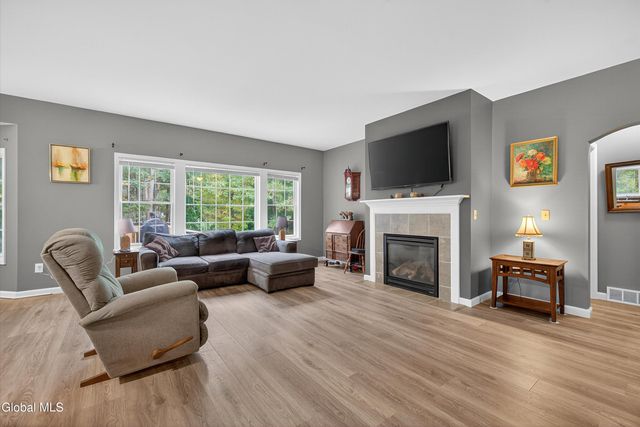 18 Amber Lane, Moreau, NY 12828