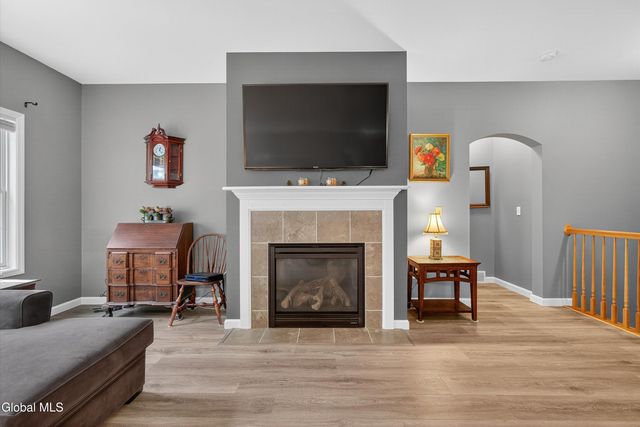 18 Amber Lane, Moreau, NY 12828