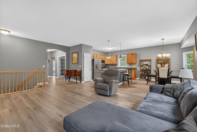 18 Amber Lane, Moreau, NY 12828