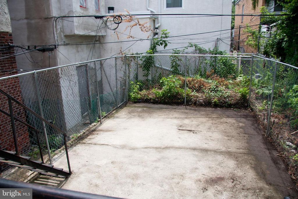 Image 3 of property listing at 6006 CHESTNUT ST, Philadelphia, PA 19139