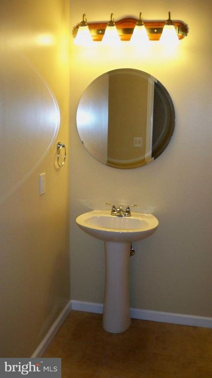 Image 8 of property listing at 6006 CHESTNUT ST, Philadelphia, PA 19139