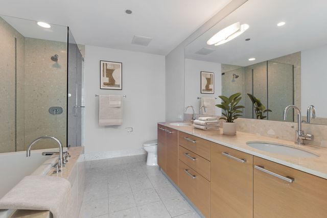 340 E RANDOLPH Street 2905, Chicago, IL 60601