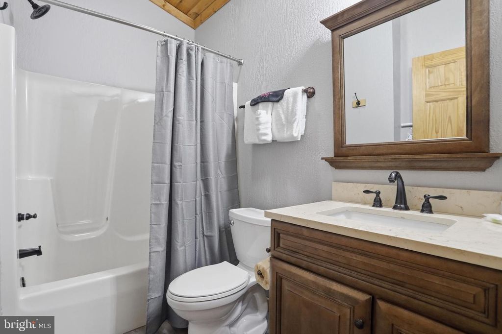 Image 4 of property listing at 26 LAKESIDE VILLAGE LANE, Mc Henry, MD 21541