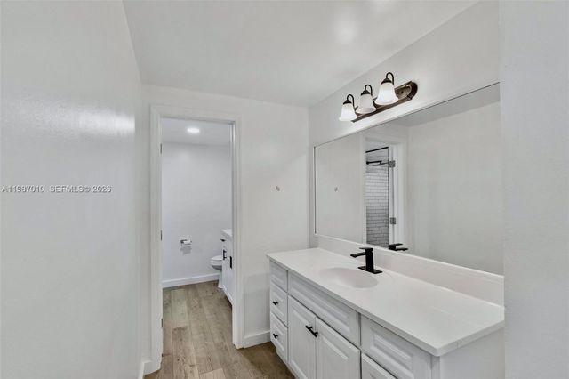 518 NE 199th Ln 3R, Miami, FL 33179