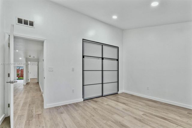 518 NE 199th Ln 3R, Miami, FL 33179